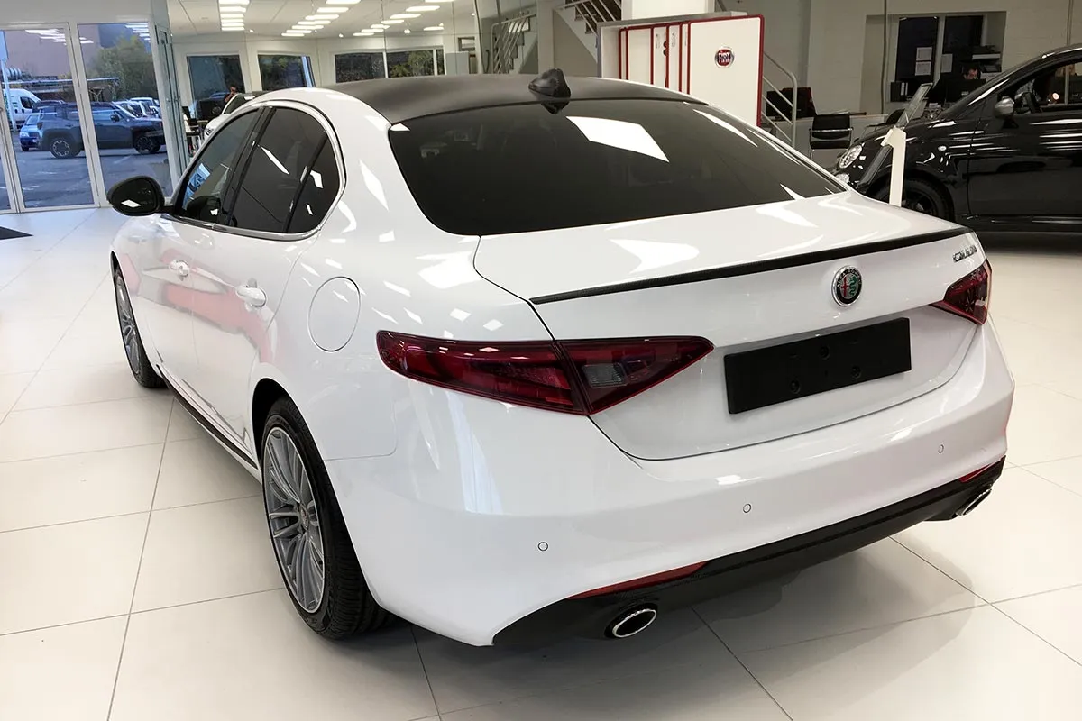 Teilfolierung mit Carbonfolie von Spoiler, Dach und Seitenschweller, Bild 2
