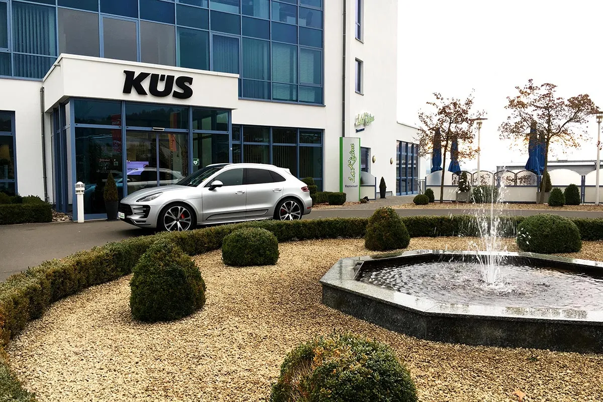 Carwrapping Porsche Macan Silber Matt von Oracal, Bild 5