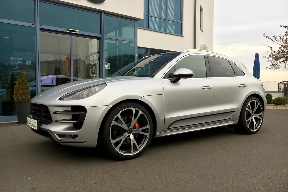 Carwrapping Porsche Macan Silber Matt von Oracal, Bild 4