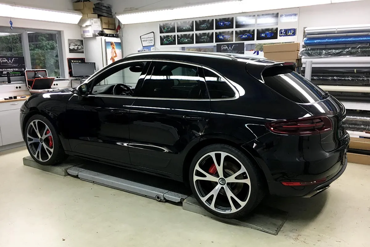 Carwrapping Porsche Macan Silber Matt von Oracal, Bild 1