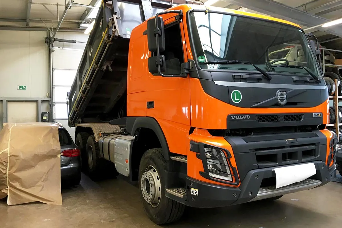 Folierung eines LKW Führerhauses in Orange, Bild 4
