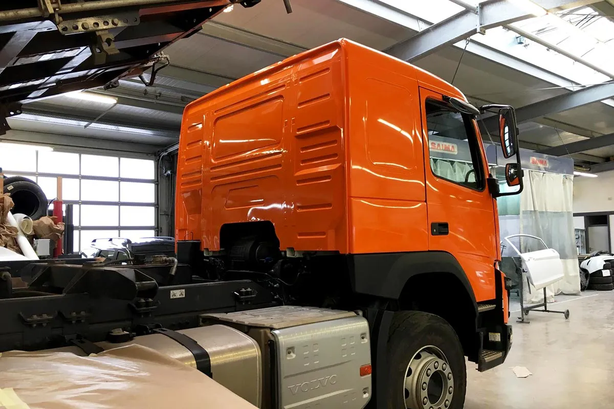 Folierung eines LKW Führerhauses in Orange, Bild 2