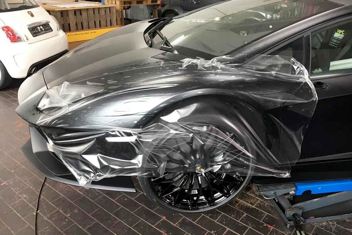 Matte Steinschlagschutz Folierung an einem Lamborghini, Bild 1