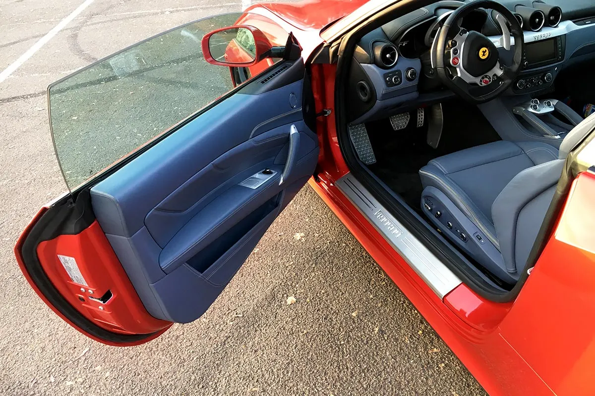 Vollverklebung Ferrari FF in Gloss Dragon Fire Red, Bild 6