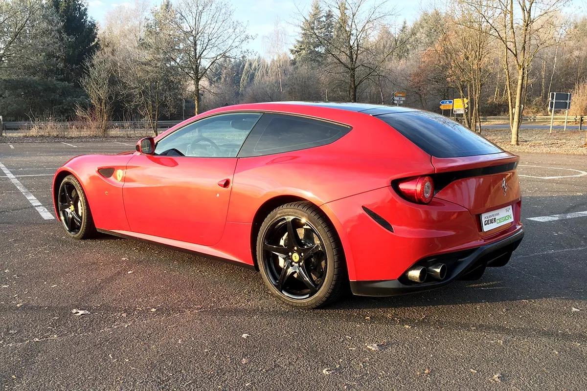 Vollverklebung Ferrari FF in Gloss Dragon Fire Red, Bild 8